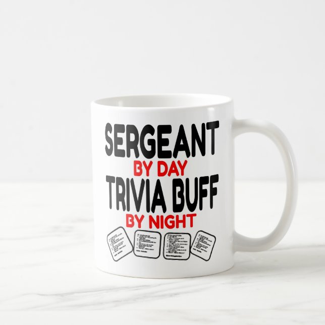 Sergeant Kärlek spelar Trivia Kaffemugg (Höger)