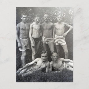 Seriösa ungdomar i vintagen Swimwear Vykort