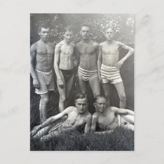 Seriösa ungdomar i vintagen Swimwear Vykort
