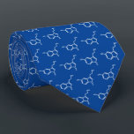 Serotonin Molecule Chemistry Fläkt Blue Slips<br><div class="desc">Den här eleganta blå nektin har en upprepande mönster av serotoninmolekylen som symboliserar lycka,  humör och mentalt välbefinnande. Perfekt för psykologer,  neurovetenskapsmän,  terapeuter eller någon som är passionerad om psykisk hälsa eller vetenskap. Lägg till en liten röra till din garderob eller ge den till vetenskapen älskare i ditt liv!</div>