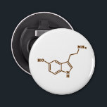 Serotonin molekylär kemisk formel flasköppnare<br><div class="desc">Serotoninmolekyl ~ Kemisk strukturformel Organic Compound. Globe Trotters specialiserar sig på idiosynkratiskt bildmaterial från hela världen. Här hittar du unika hälsningskort,  vykort,  Poster,  Mousepads med mera.</div>