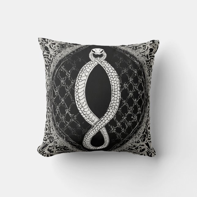 Serpentine gotiic: Elegant Black & White Ornamenta Kudde (Framsida)