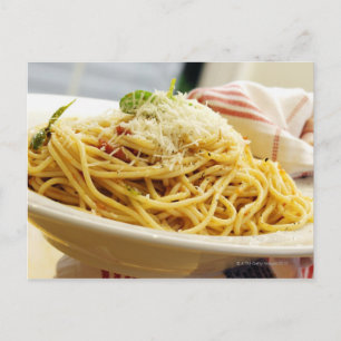 Serva en Bowl av Spaghetti med Tomato Sauce Vykort