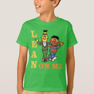 Sesame Street   Bert & Ernie Lean på mig T Shirt