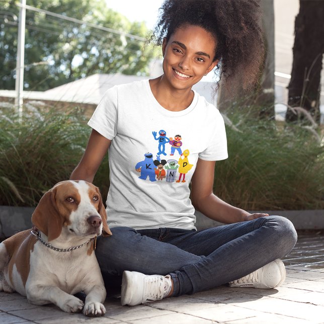 Sesame Street Characters | Blankett - teckenspråk T Shirt (Person wearing t-shirt)