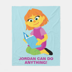 Sesame Street   Julia Reading a Bok Fleecefilt