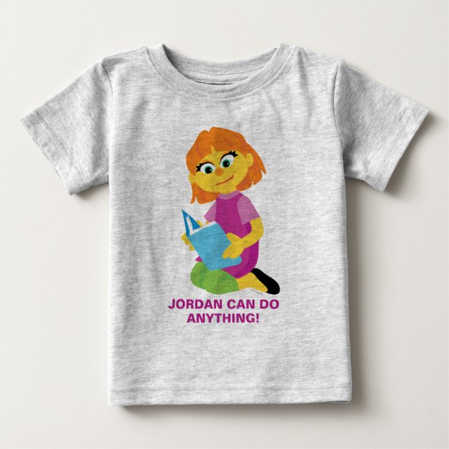 Sesame Street | Julia Reading a Bok | T-shirt (Framsida)