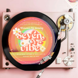 Seve är en Vibe Groovy Retro Vinyl Rainbow-Daisy Inbjudningar