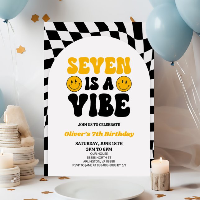 Seven är en Vibe Retro First 7:e Födelsedagsfest Inbjudningar (Skapare uppladdad)