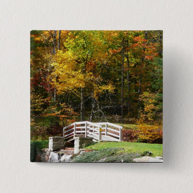 Seven Springs Fall Bridge I Höstlandskap Knapp (Framsida)