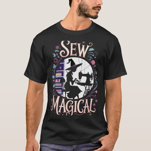 Sew Magical Funny Halloween Sewing  T Shirt (Framsida)