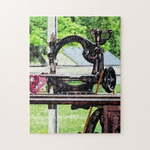 Sewing Maskin in Window Pussel