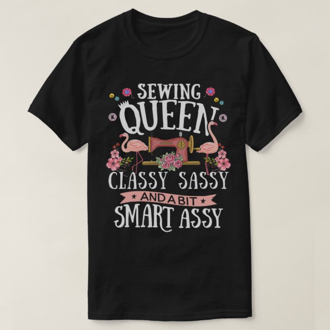 Sewing Queen Classy Sassy och ett bitsmart assy Se T Shirt (Design framsida)
