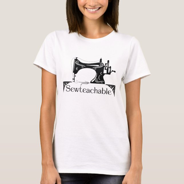 Sewteachable Vintage Sewing Machine T Shirt (Framsida)