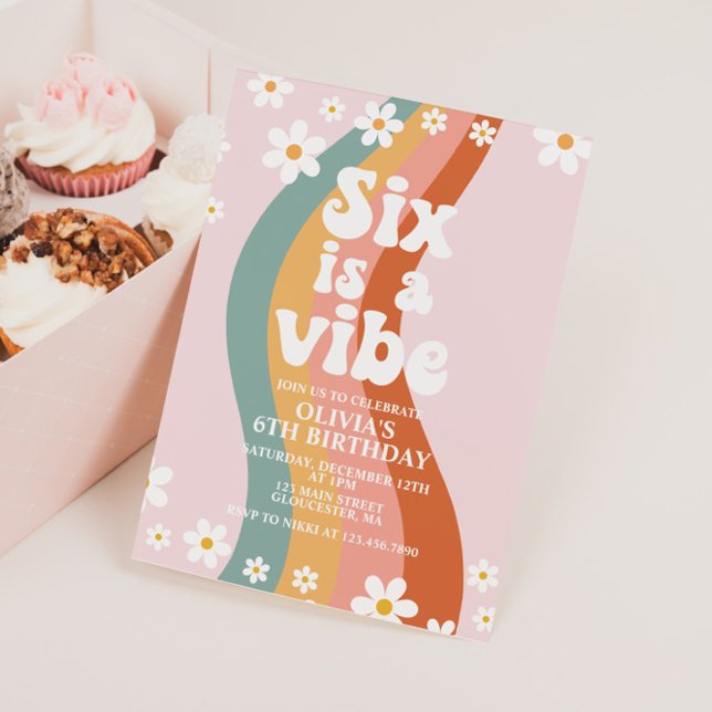 Sex är en Vibe groovy daisy regnbåge 6e födelsedag Inbjudningar (Skapare uppladdad)
