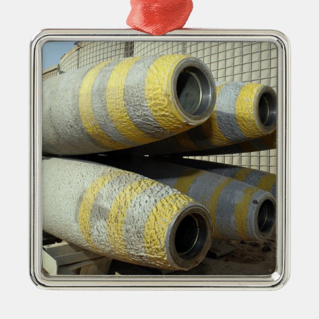 Sex GBU-12-bomber sitter i ett rack Julgransprydnad Metall (Framsidan)