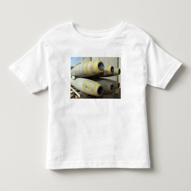 Sex GBU-12-bomber sitter i ett rack T-shirt (Framsida)