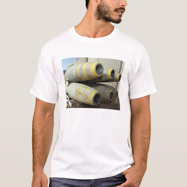 Sex GBU-12-bomber sitter i ett rack T Shirt (Framsida)