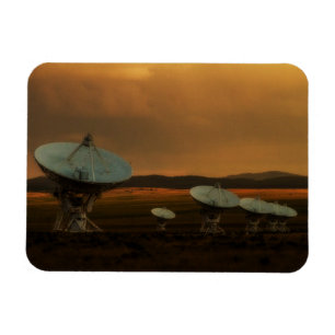Sex satelliter i rad magnet