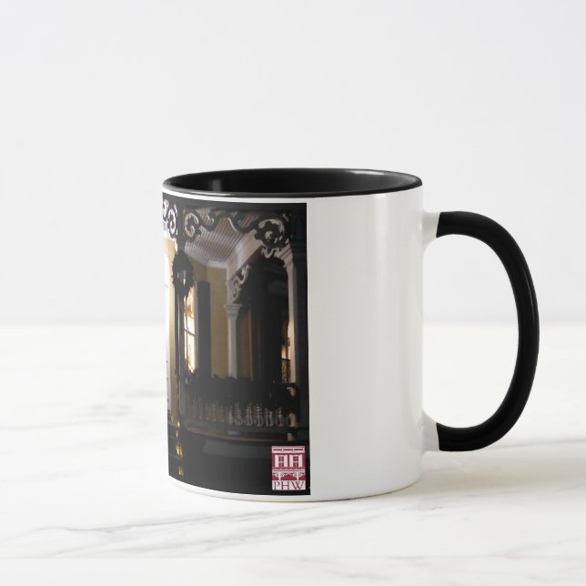 Sexhörningshusfarstubro på natten mugg (Höger)