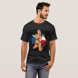 Sexig bikiniflicka på flaggabakgrundstshirten tee