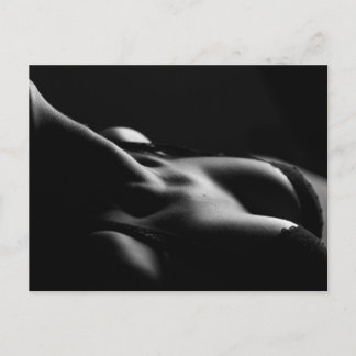 Sexig kvinnlig vykort i svart och vitt