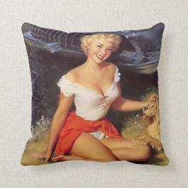 Sexig pinup med en gullig valp kudde