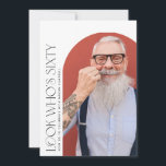 sextiotard bågfoto 60:e moderna enkla födelsedagsf inbjudningar<br><div class="desc">sextio bågfoto 60:e moderna enkla födelsedagsfest inbjudan. Modern typografi av eleganten.</div>