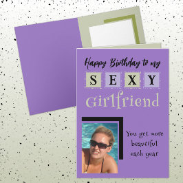 Sexy flickväns lägg till bild lila grönt födelseda kort