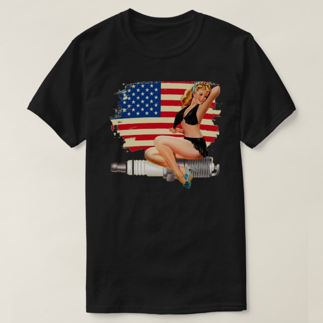 Sexy Pin Up Girl på Spark Plug - Amerikansk Flagga T Shirt (Design framsida)