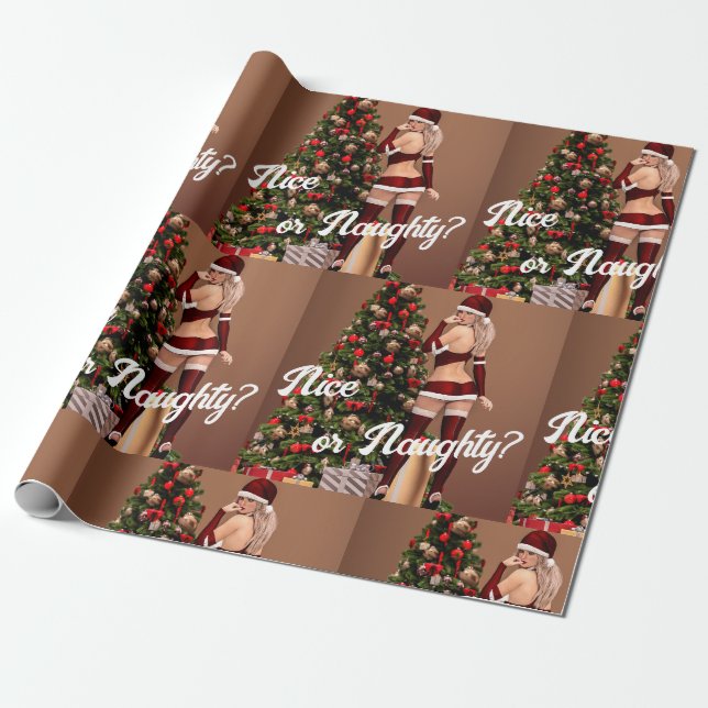 Sexy Santa Girl nära Julgran Presentpapper (Utrullad)