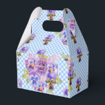 Shabby Chic Blå Gingham Pensé Bröllopsblomma Tårta Presentaskar<br><div class="desc">Shabby Chic Blå Gingham Pensé Blommig Tårta design,  med ett fullt anpassningsbart namn. Designad utifrån en av mina originala kattillustrationer,  ett måste för alla kattälskare!.</div>