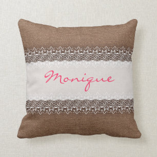 Shabby chicsnöre på lantlig Burlap - rosa Monogr Kudde