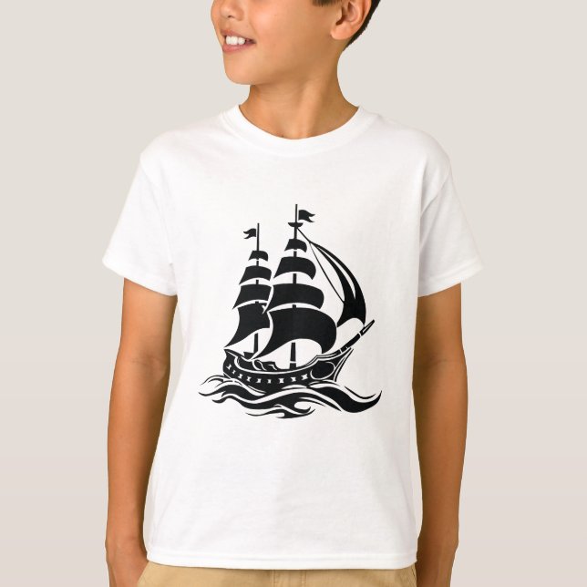 Shadow Sailing Ship – Vintage Ocean Illustration T Shirt (Framsida)