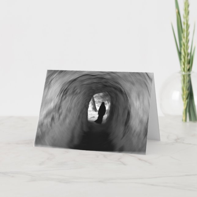 Shadowy Figur i en långtråg wirling Kort (Framsida)