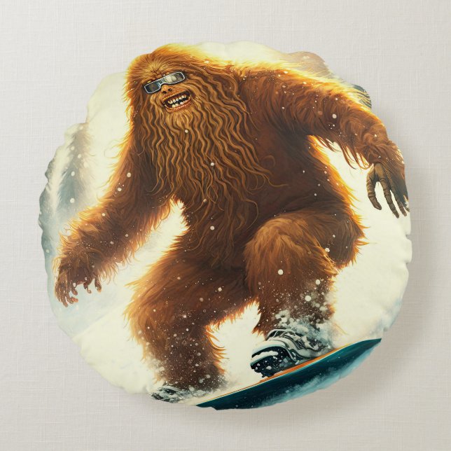 Shaggy Bigfoot Snowboarding AI Yeti Snowy Slope Rund Kudde (Framsidan)