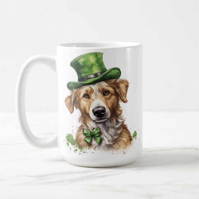 SHAGGY TAN HUND MED GRÖNT IRISH HAT KAFFEMUGG (Vänster)