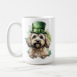SHAGGY TAN HUND MED GRÖNT IRISH HAT KAFFEMUGG