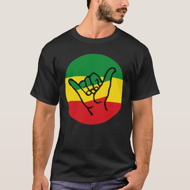 Shaka Hand With Reggae Colors T Shirt (Framsida)