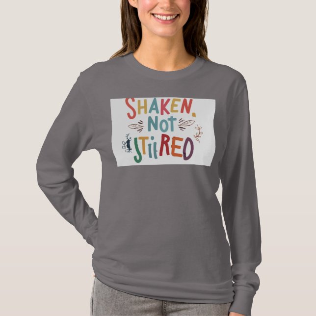 "Shaken, inte upprörd." T Shirt (Framsida)