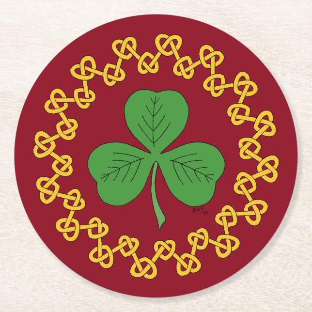 Shamrock and Knotwork on Red Underlägg Papper Rund (Framsidan)