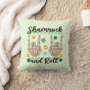 Shamrock and Roll Hand Skeleton Kudde
