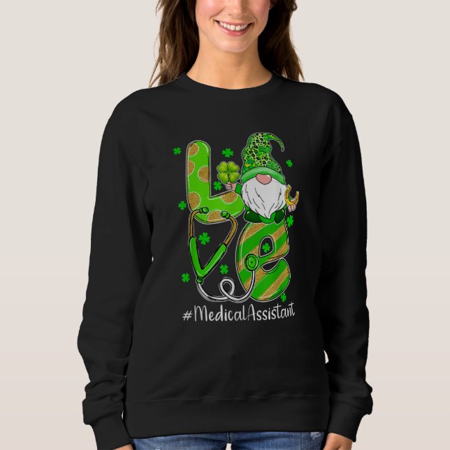 Shamrock Gnome Love Medical Assistant St Patricks  T Shirt (Framsida)
