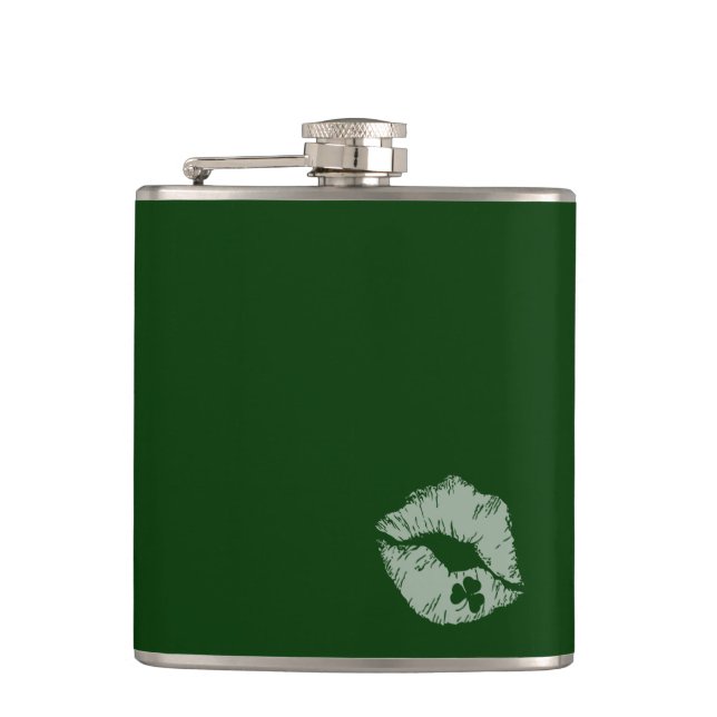 Shamrock Läppar - Kiss Me, jag är Irish Flask Fickplunta (Framsidan)