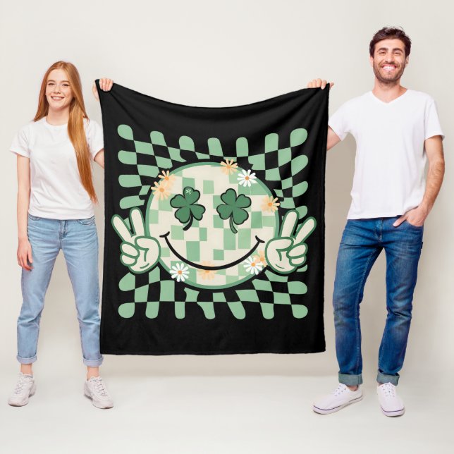 Shamrock-leende ansikte rolig St Patrick's Day Fleecefilt (På plats)