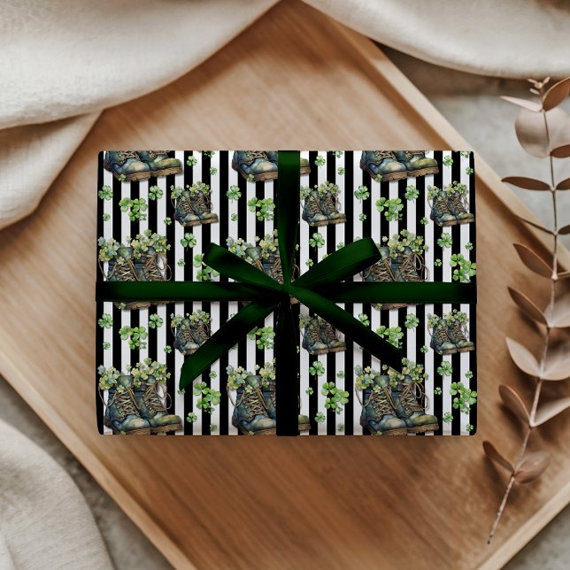 Shamrock-skor Klassisk Svart Vit Randig Presentpapper (Skapare uppladdad)