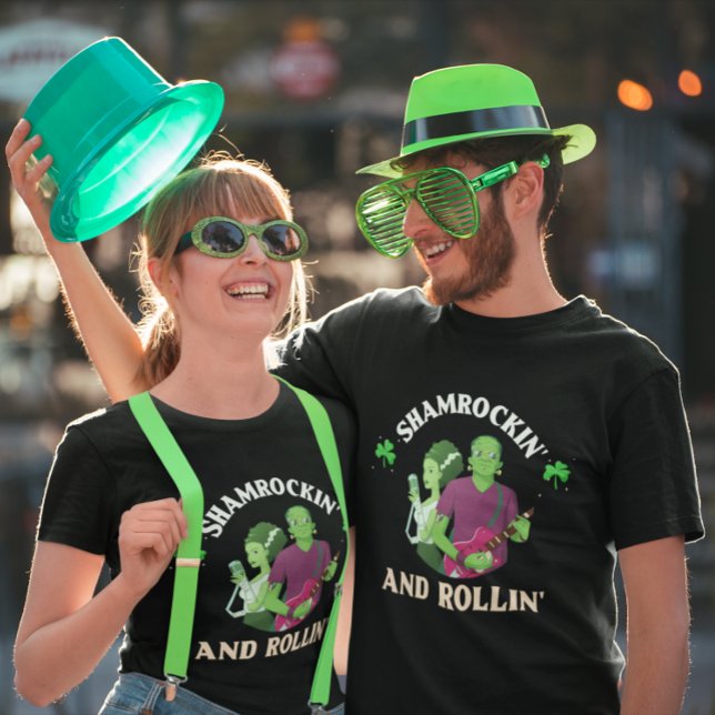 Shamrockin' and Rollin' St. Patrick's Day Humor T Shirt (Skapare uppladdad)