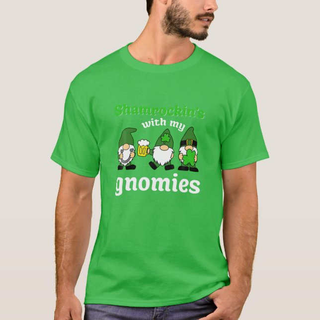 Shamrockin med min Gnomies St. Patrick's Day Gnom T Shirt (Framsida)