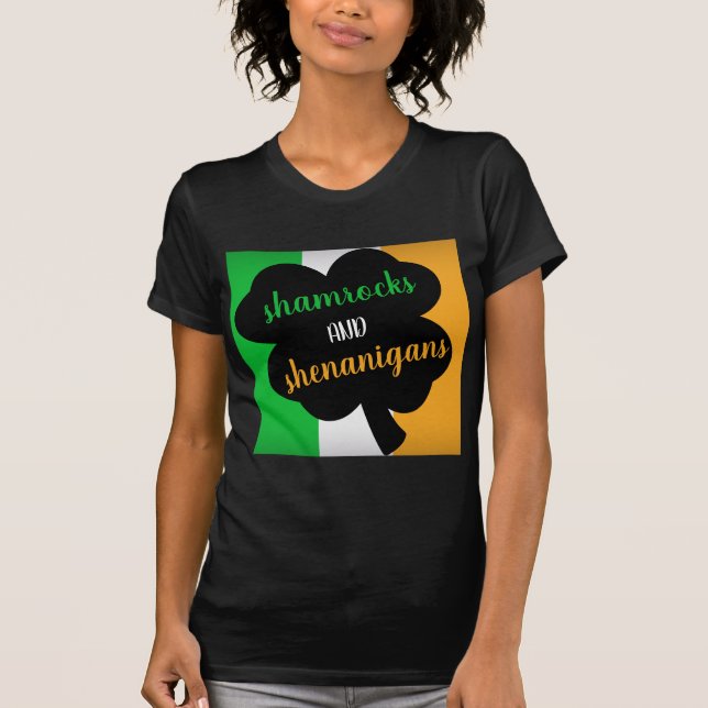 Shamrocks och Shenanigans Irish Flagga T Shirt (Framsida)