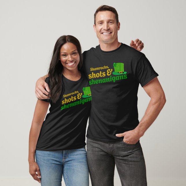 Shamrocks, Shots och Shenanigans T Shirt (Unisex)